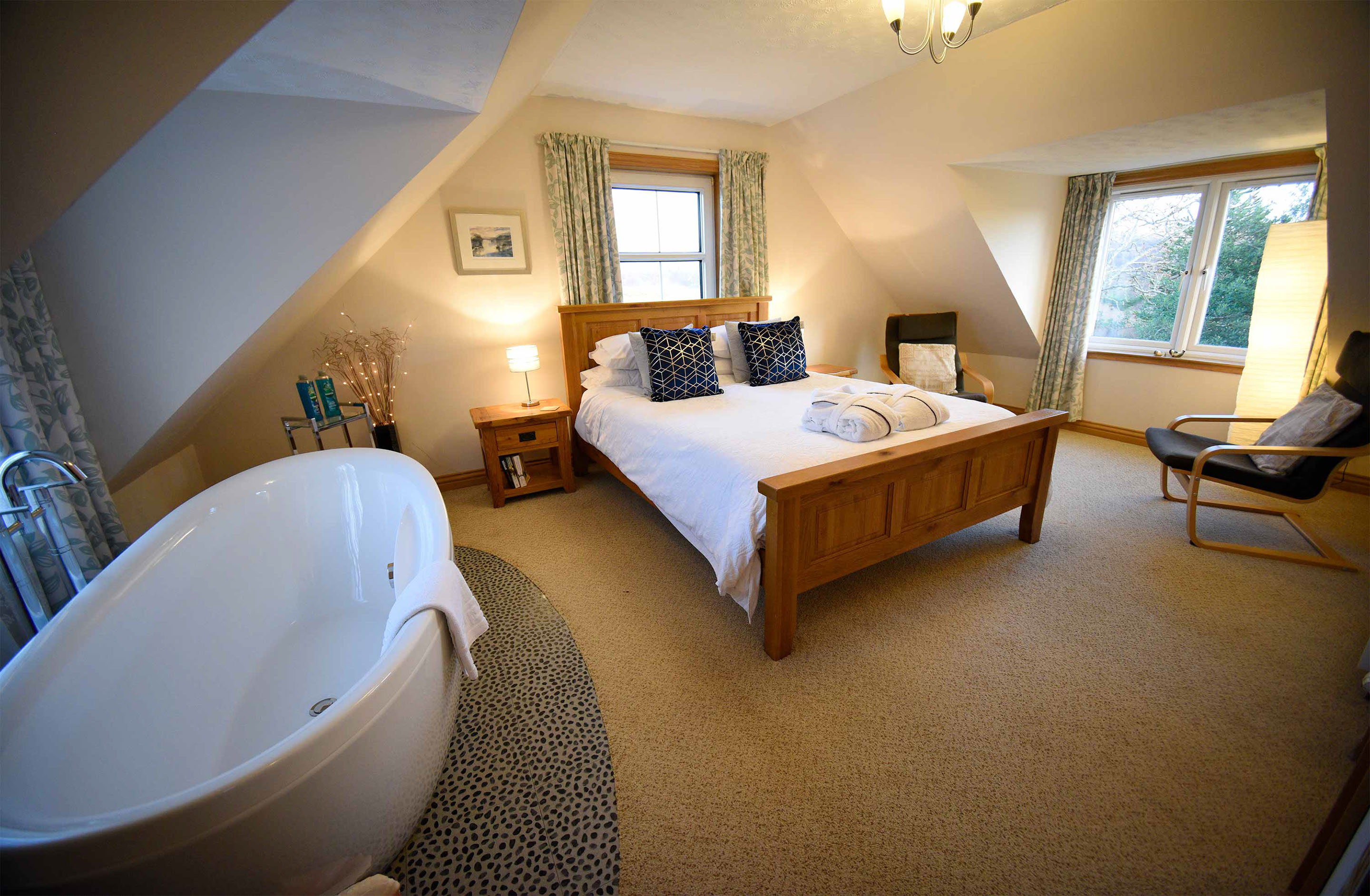 Kiltaraglen House contains spacious rooms with king size double beds stay in luxury in Portree